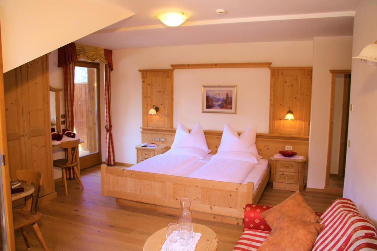 Hotel Alpenrose Dolomites ลาวาลเล ภายนอก รูปภาพ