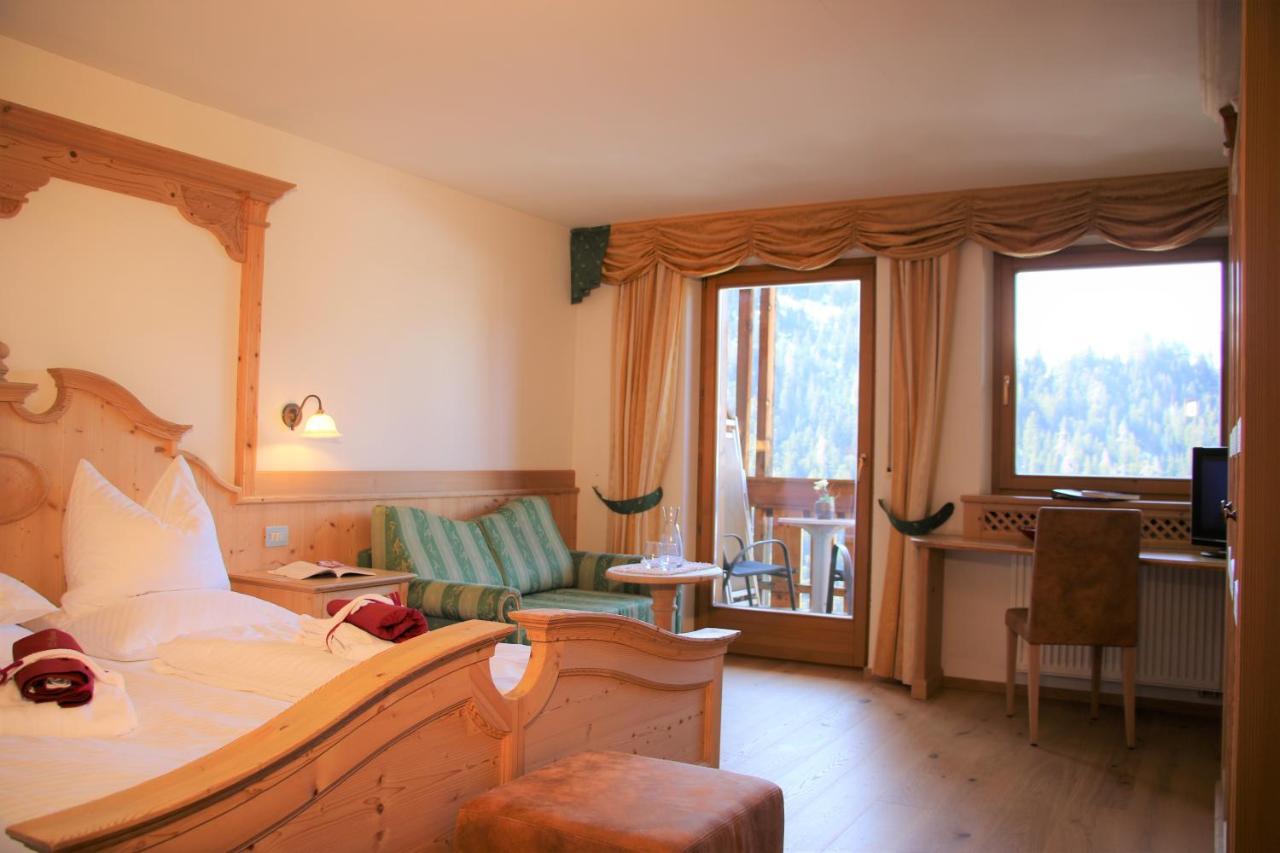 Hotel Alpenrose Dolomites ลาวาลเล ภายนอก รูปภาพ