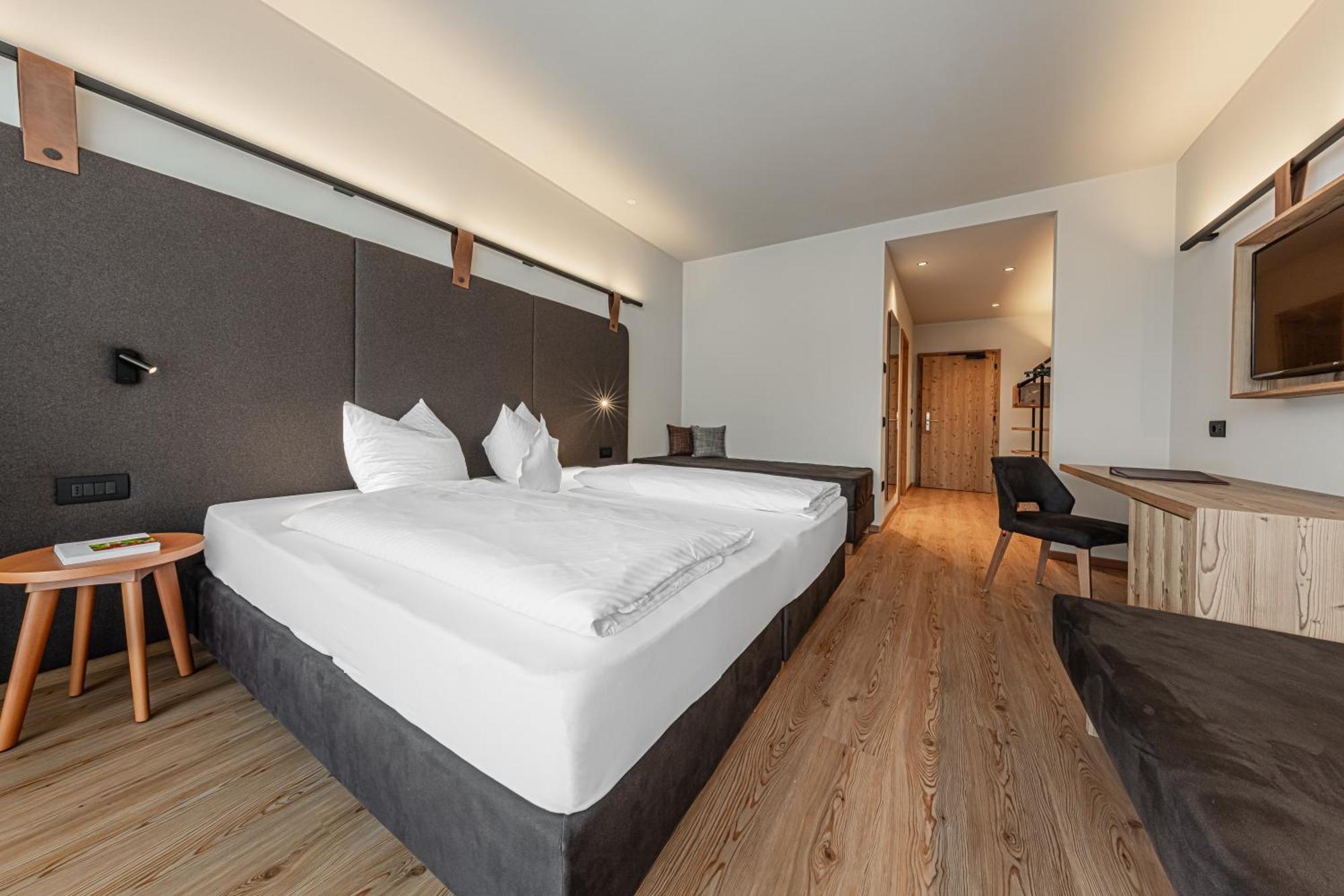 Hotel Alpenrose Dolomites ลาวาลเล ภายนอก รูปภาพ