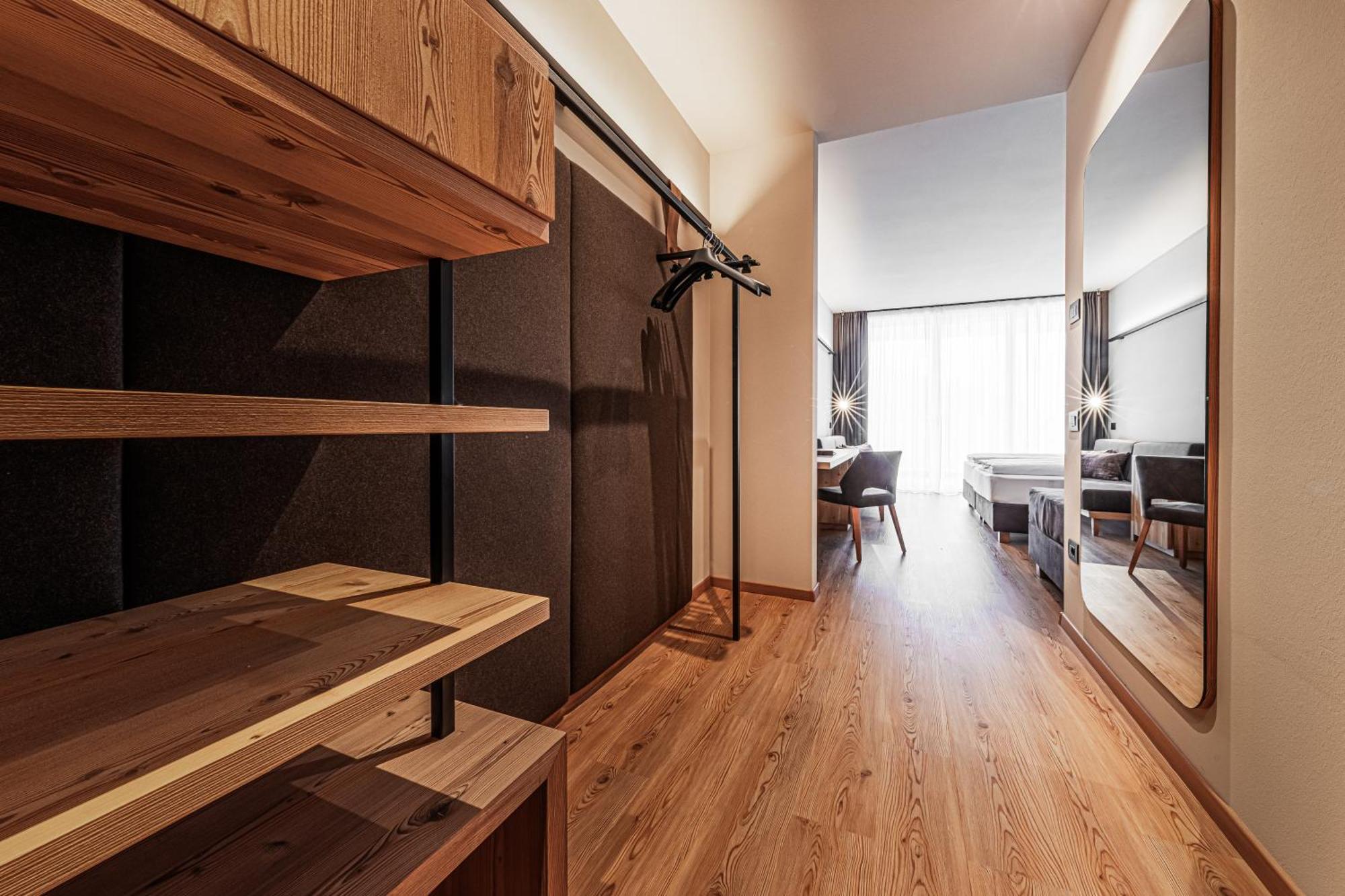 Hotel Alpenrose Dolomites ลาวาลเล ภายนอก รูปภาพ