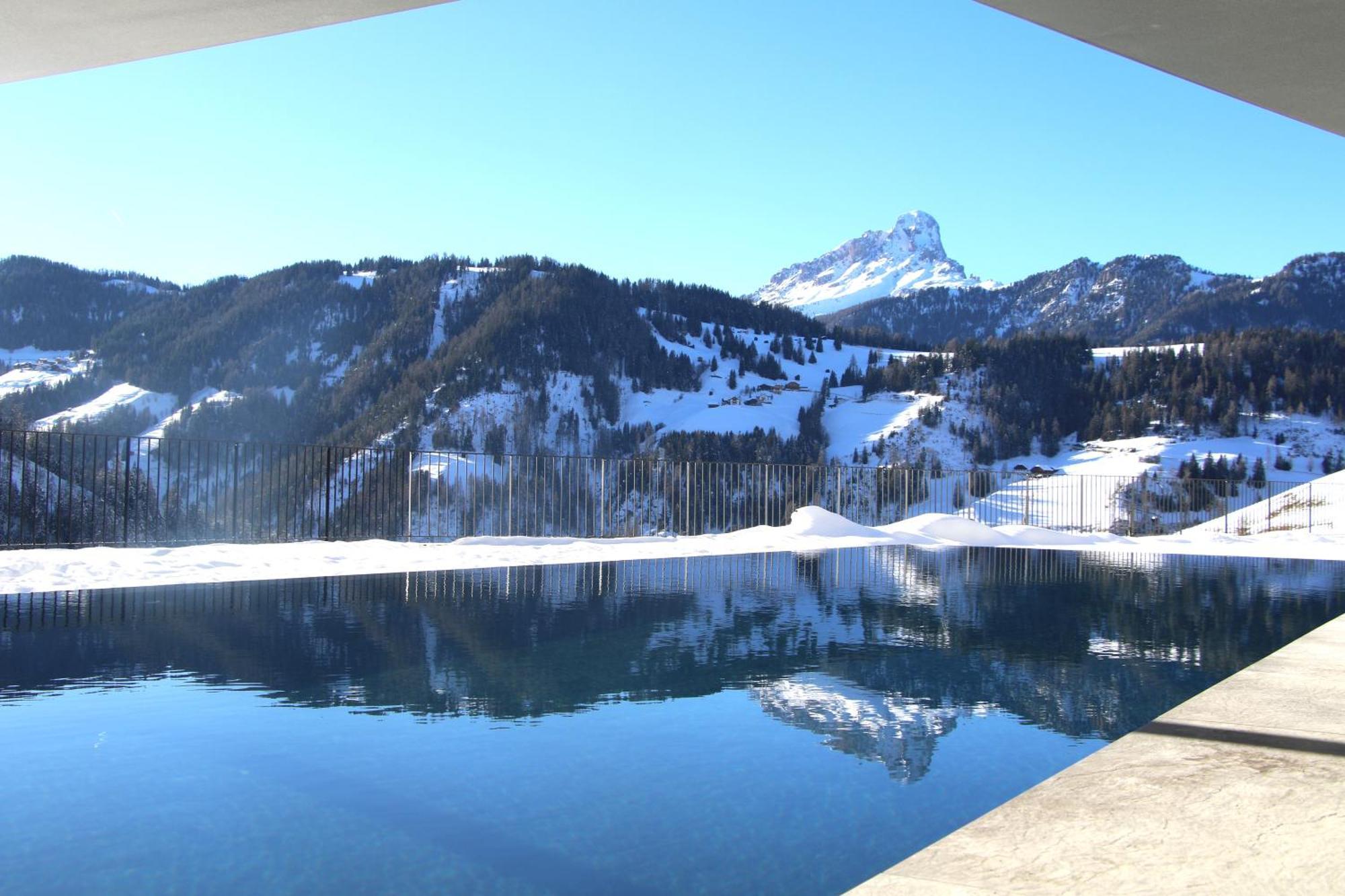 Hotel Alpenrose Dolomites ลาวาลเล ภายนอก รูปภาพ