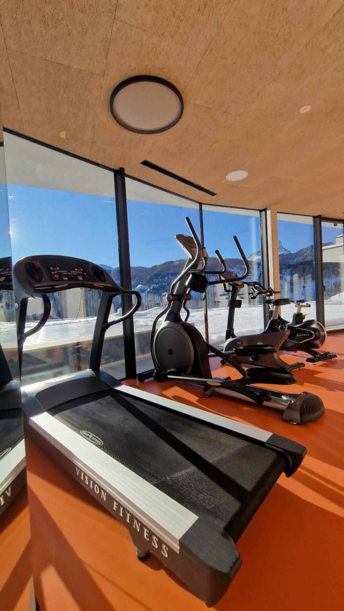 Hotel Alpenrose Dolomites ลาวาลเล ภายนอก รูปภาพ