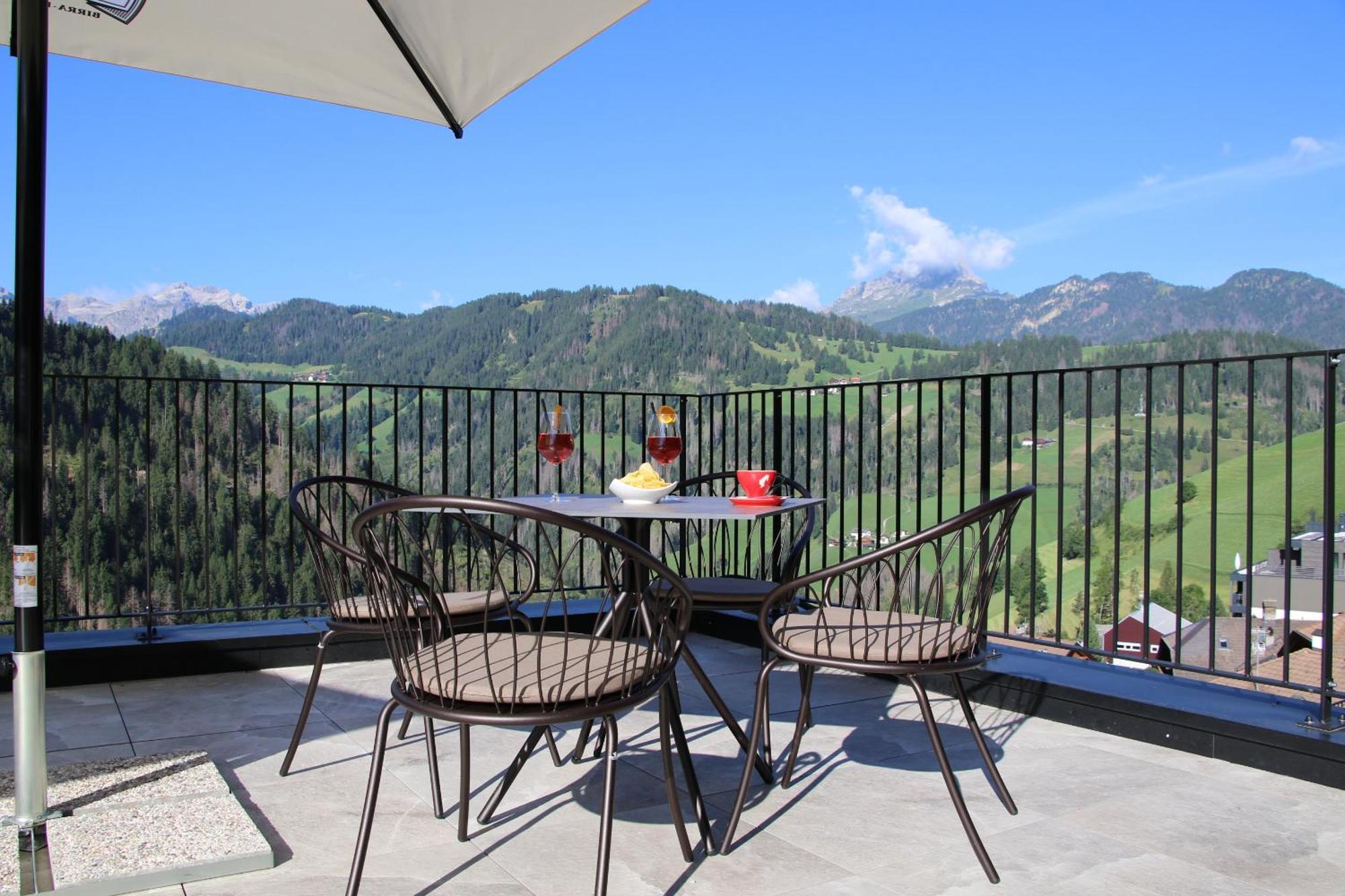 Hotel Alpenrose Dolomites ลาวาลเล ภายนอก รูปภาพ