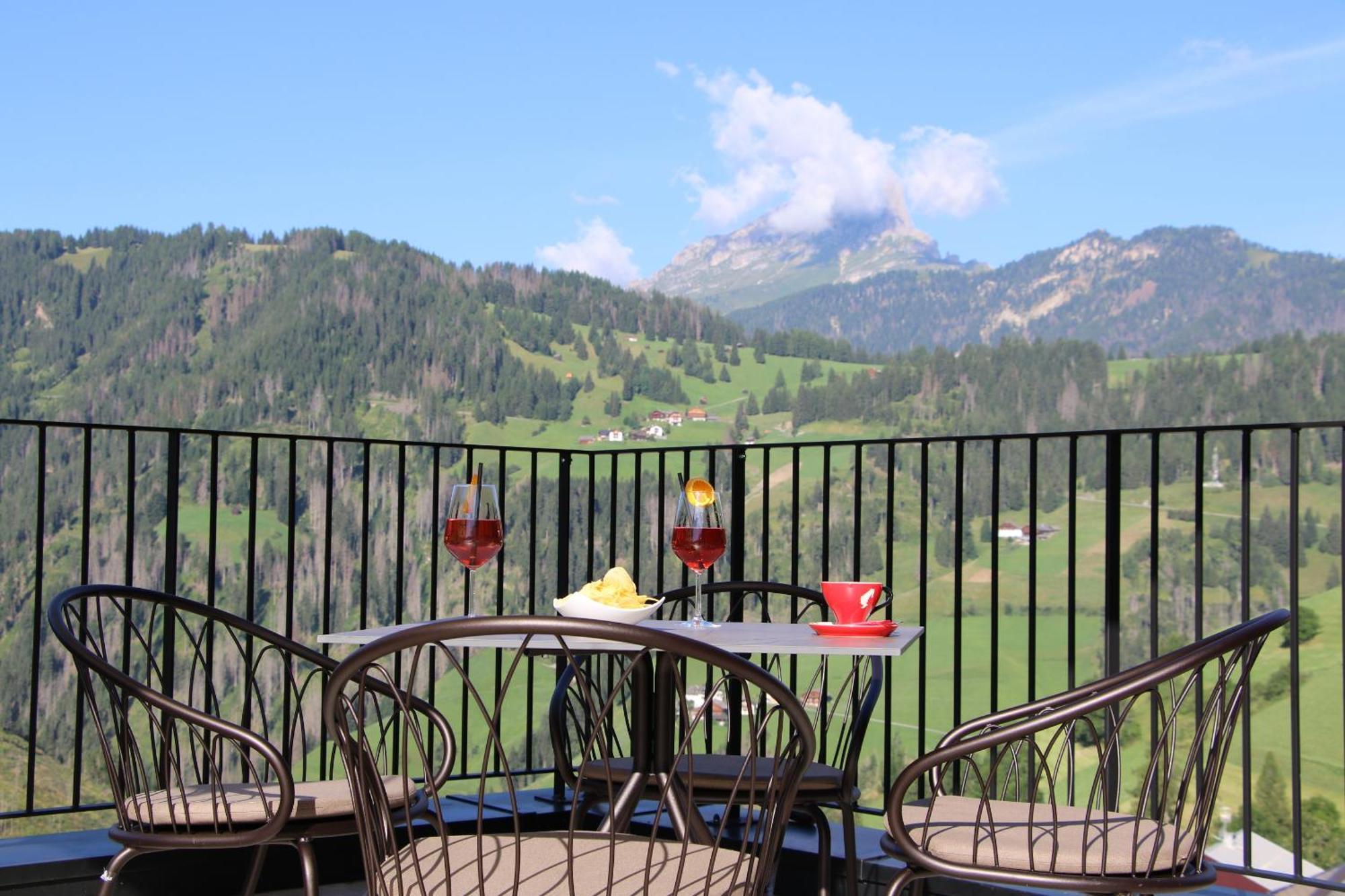 Hotel Alpenrose Dolomites ลาวาลเล ภายนอก รูปภาพ