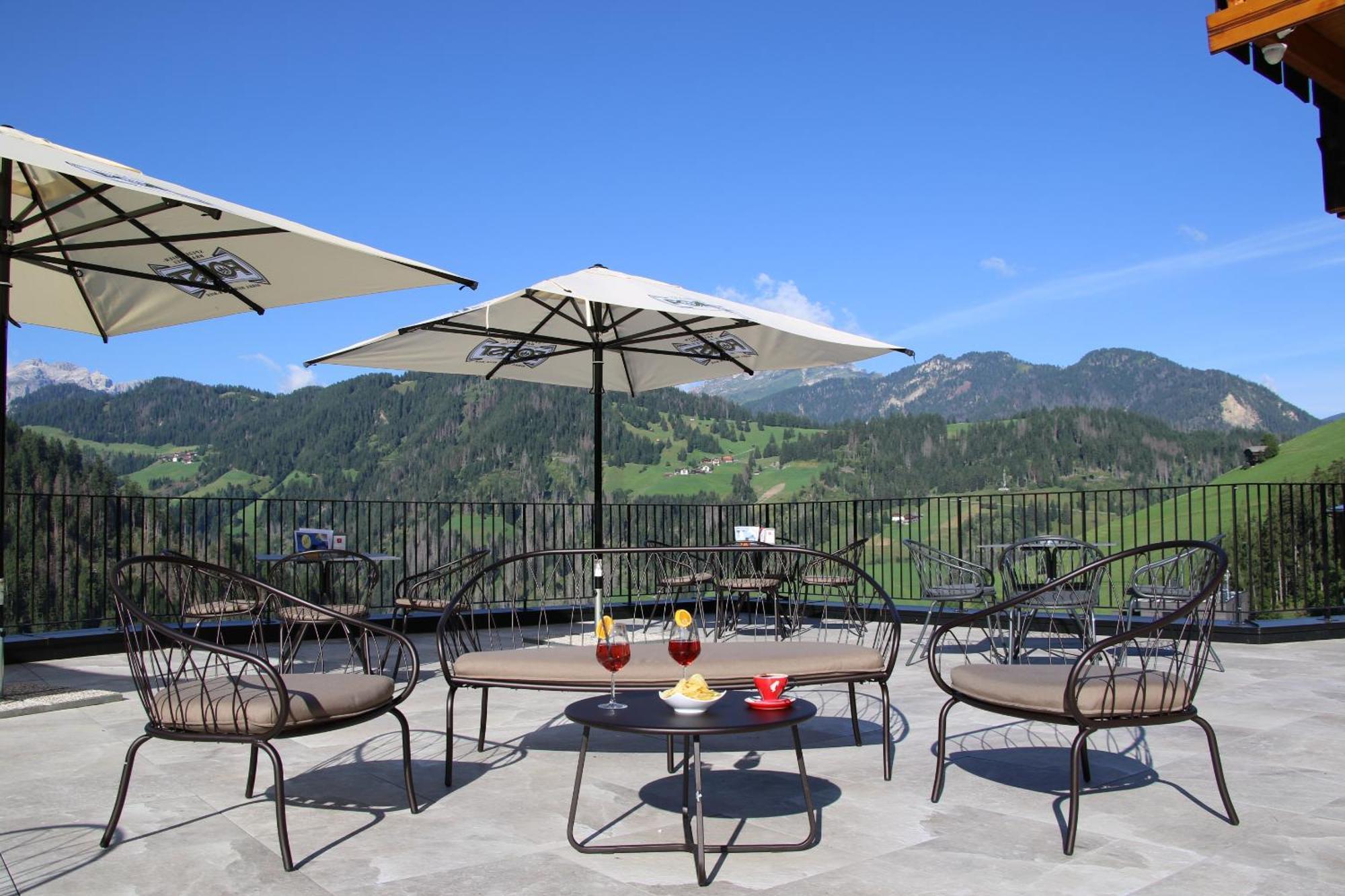 Hotel Alpenrose Dolomites ลาวาลเล ภายนอก รูปภาพ