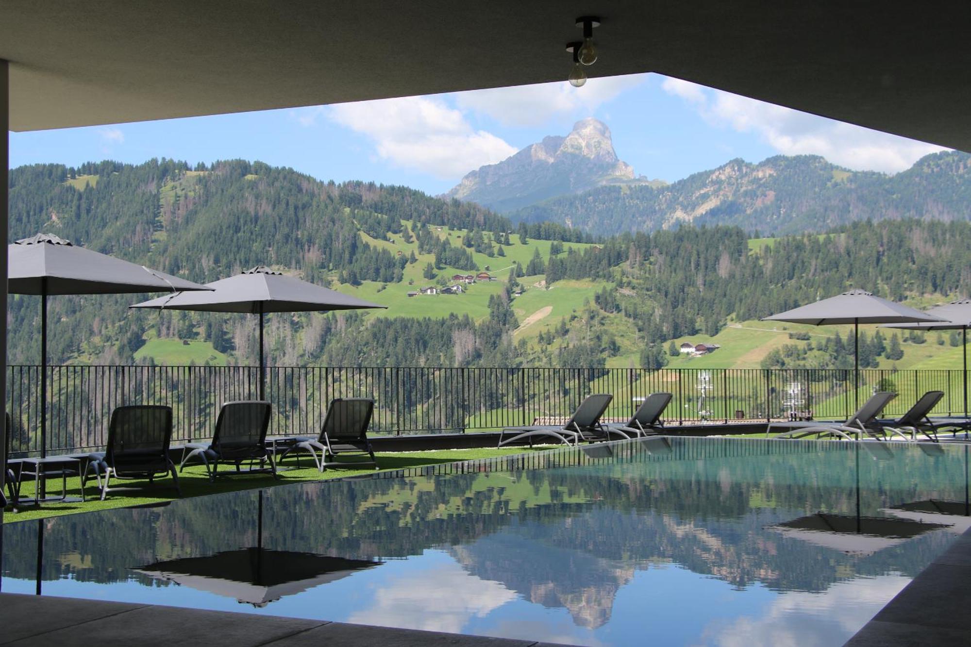 Hotel Alpenrose Dolomites ลาวาลเล ภายนอก รูปภาพ