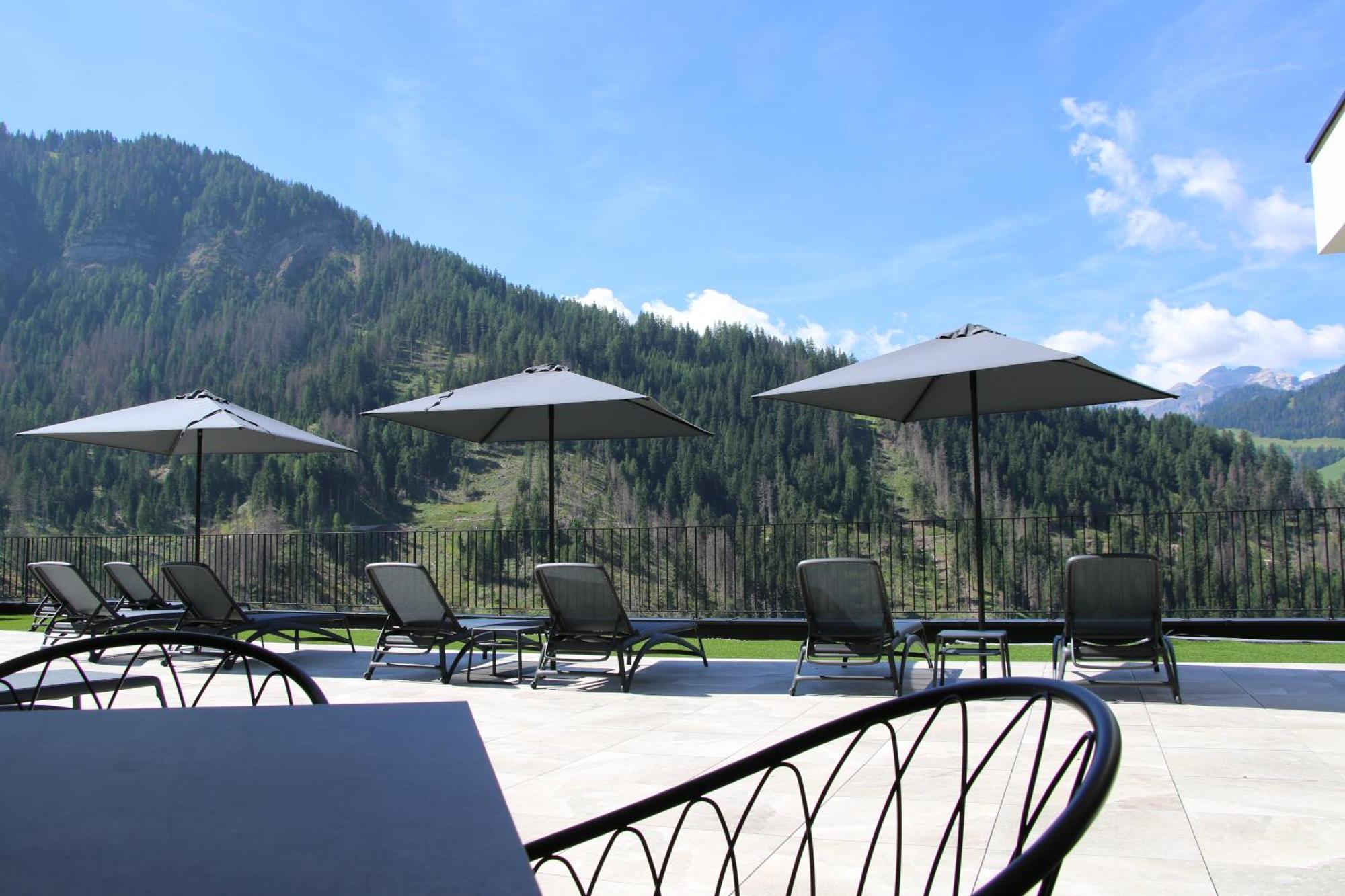 Hotel Alpenrose Dolomites ลาวาลเล ภายนอก รูปภาพ