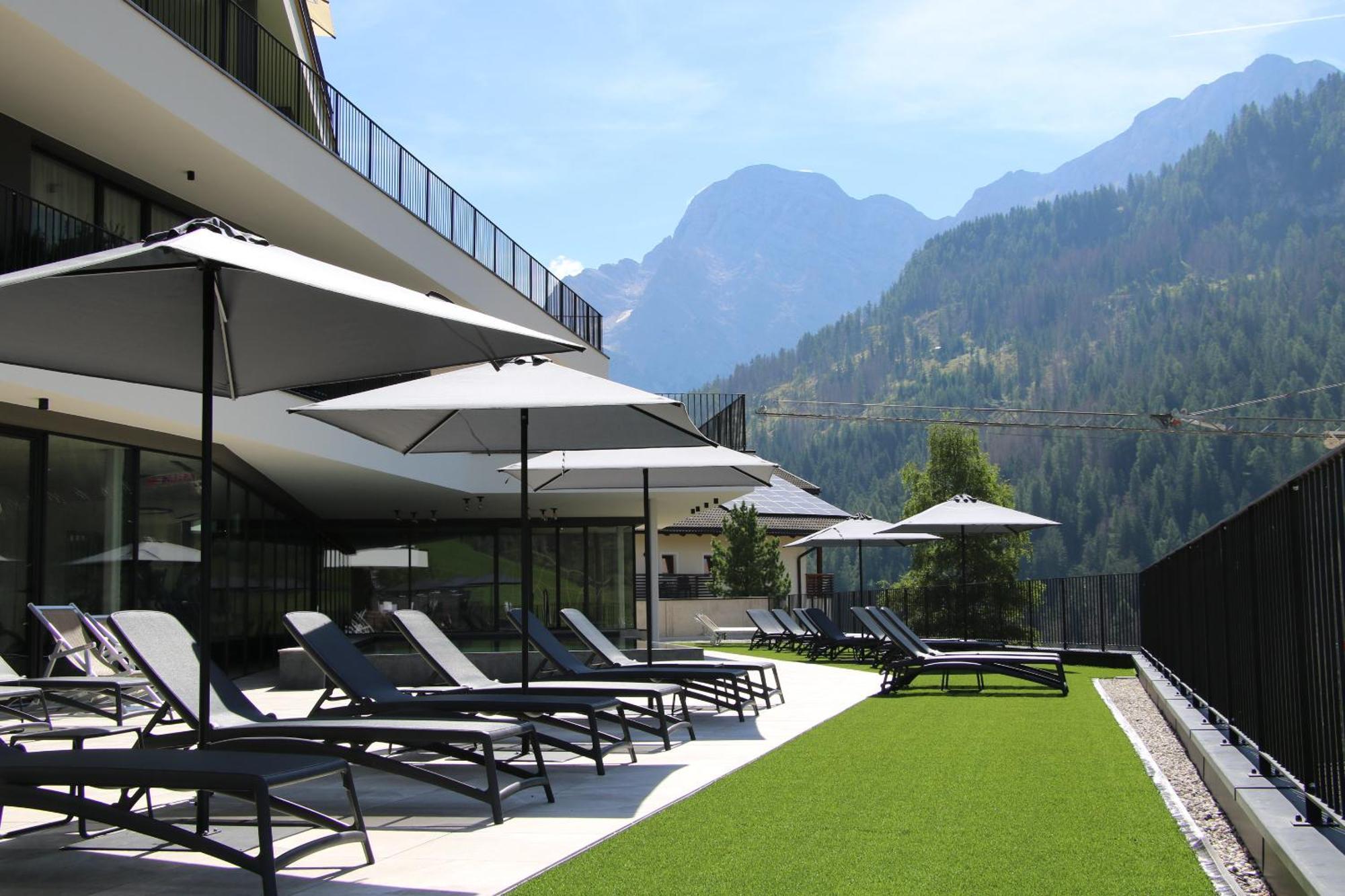 Hotel Alpenrose Dolomites ลาวาลเล ภายนอก รูปภาพ