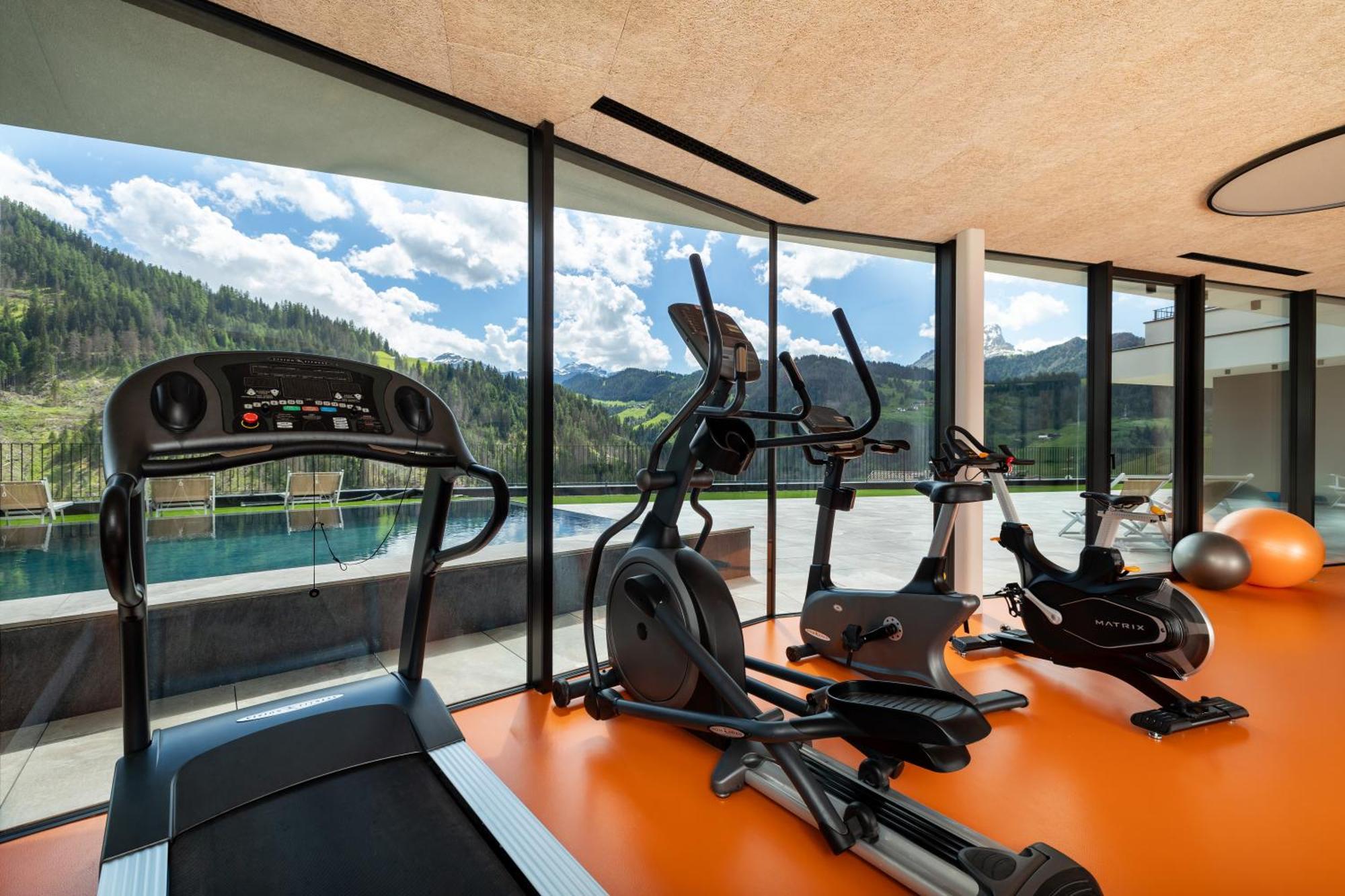 Hotel Alpenrose Dolomites ลาวาลเล ภายนอก รูปภาพ