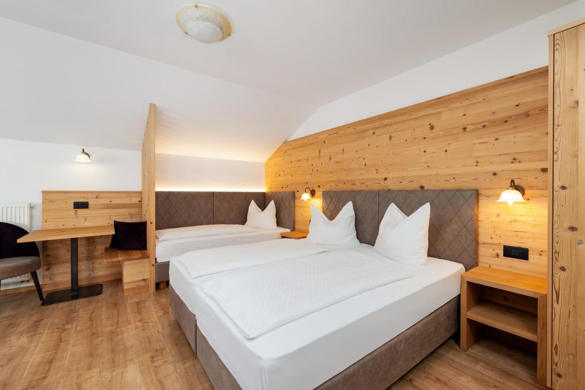 Hotel Alpenrose Dolomites ลาวาลเล ภายนอก รูปภาพ
