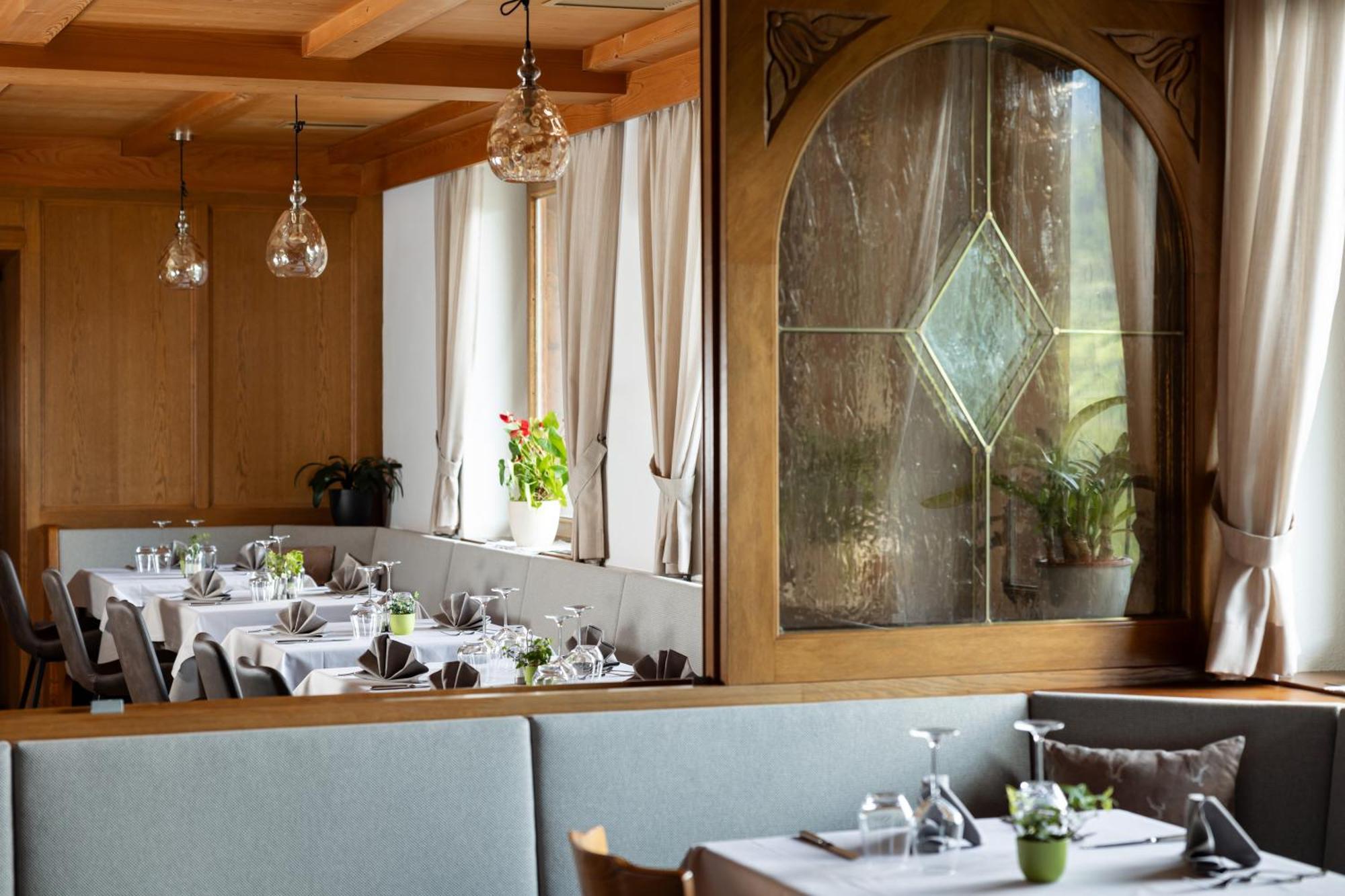 Hotel Alpenrose Dolomites ลาวาลเล ภายนอก รูปภาพ