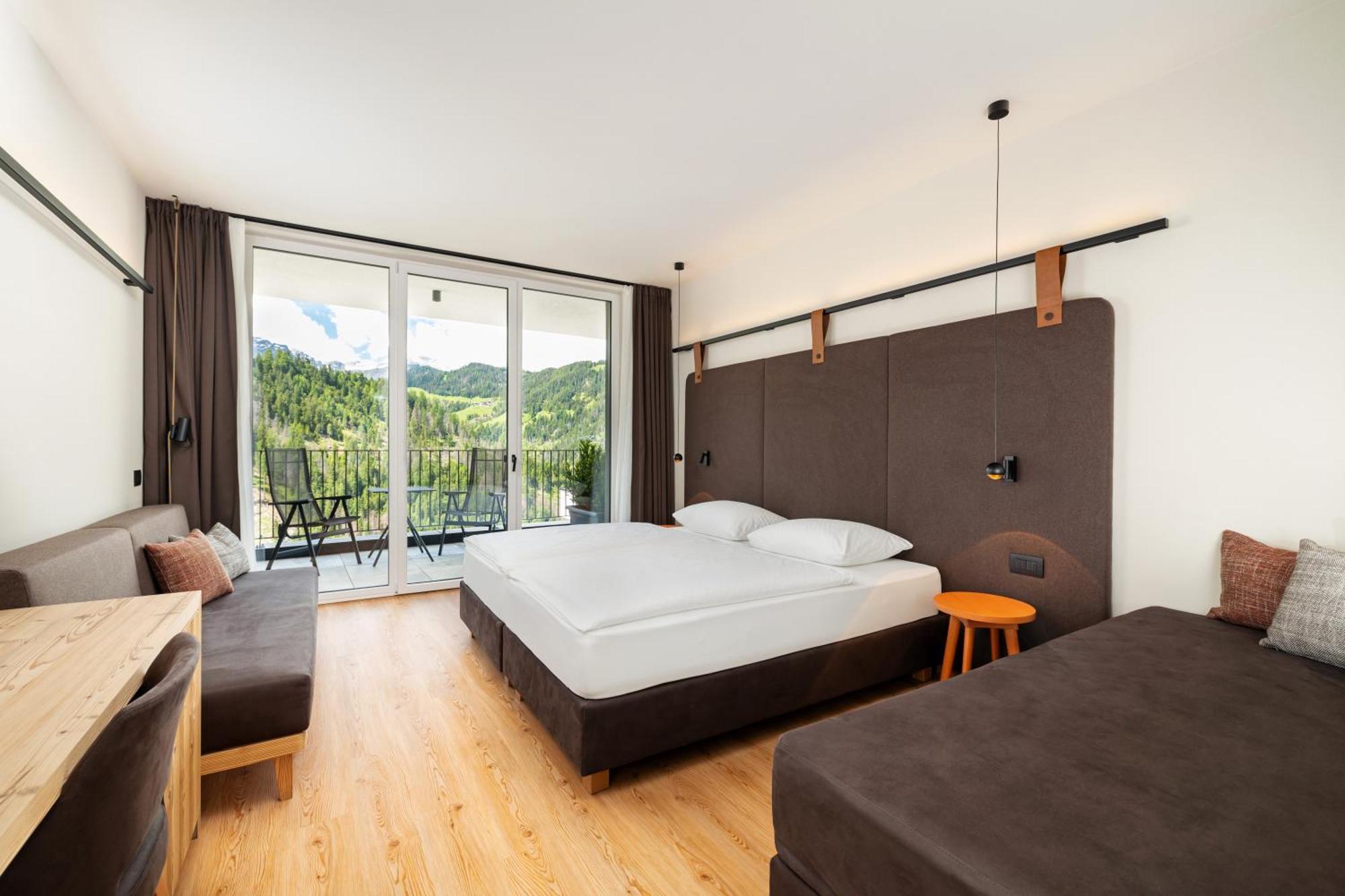 Hotel Alpenrose Dolomites ลาวาลเล ภายนอก รูปภาพ