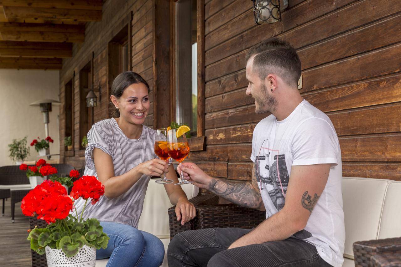 Hotel Alpenrose Dolomites ลาวาลเล ภายนอก รูปภาพ
