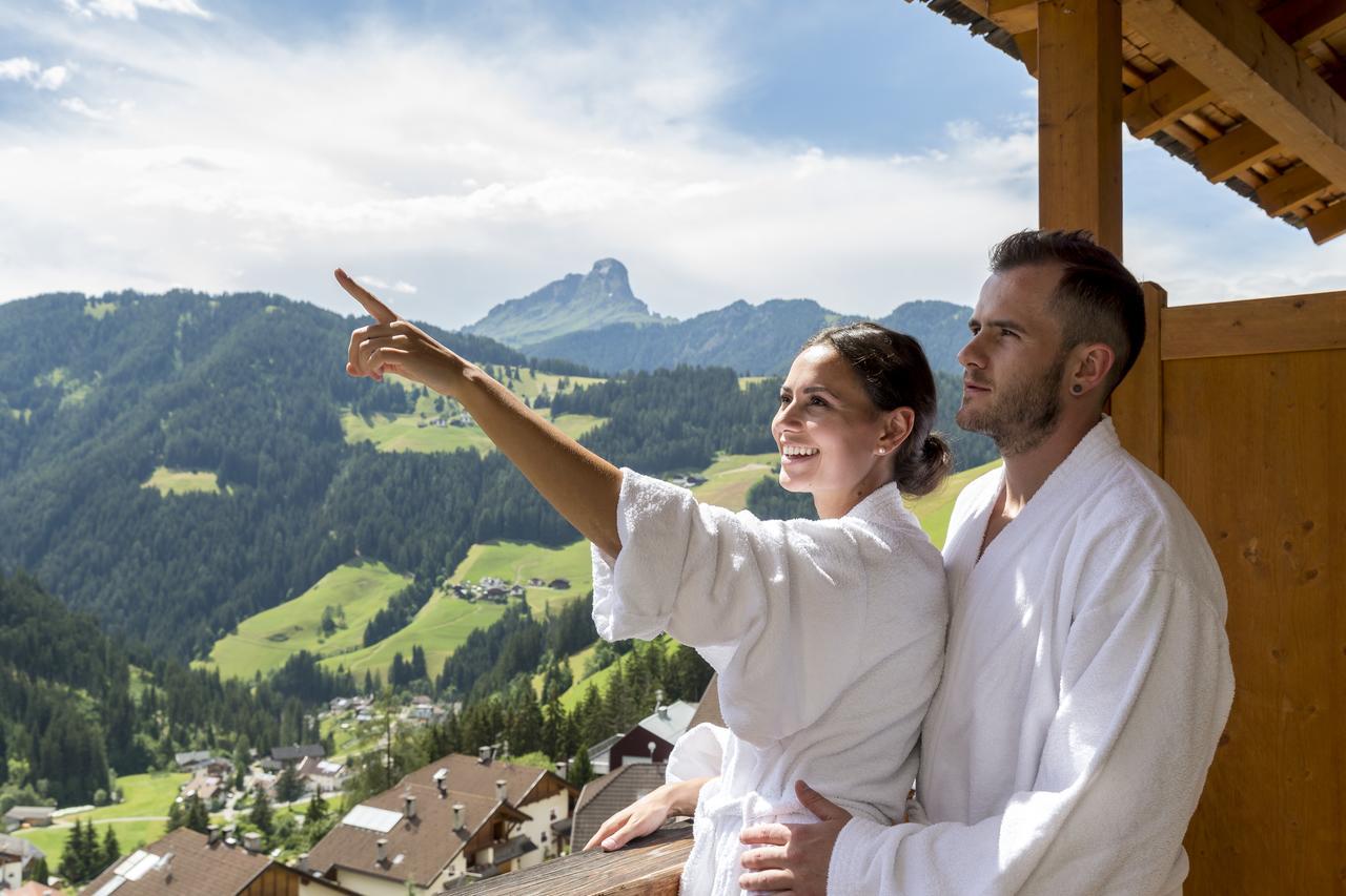 Hotel Alpenrose Dolomites ลาวาลเล ภายนอก รูปภาพ