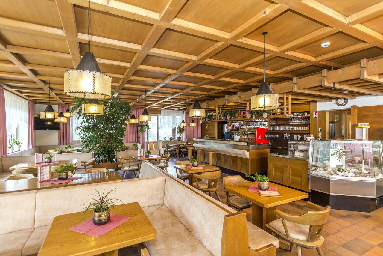 Hotel Alpenrose Dolomites ลาวาลเล ภายนอก รูปภาพ