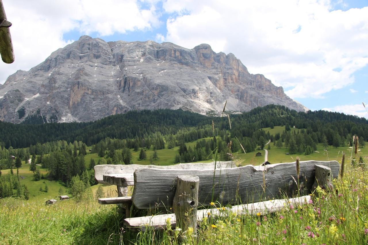 Hotel Alpenrose Dolomites ลาวาลเล ภายนอก รูปภาพ